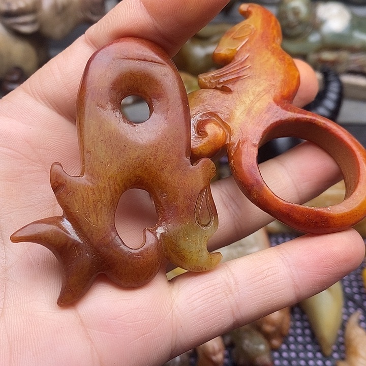 未镶嵌蛇纹石玉颈饰