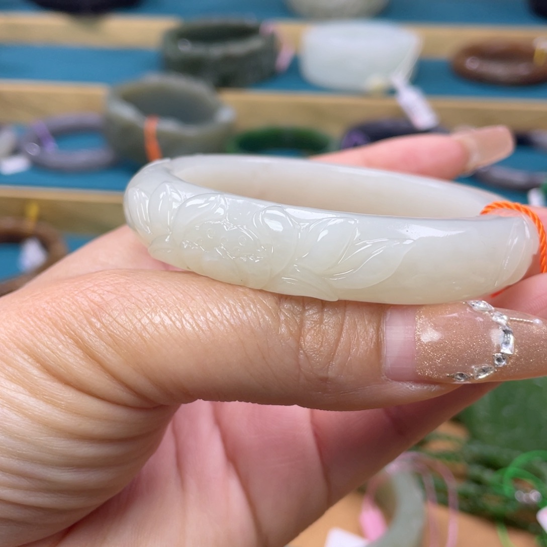 和田玉未镶嵌手镯58圈口。 编号78