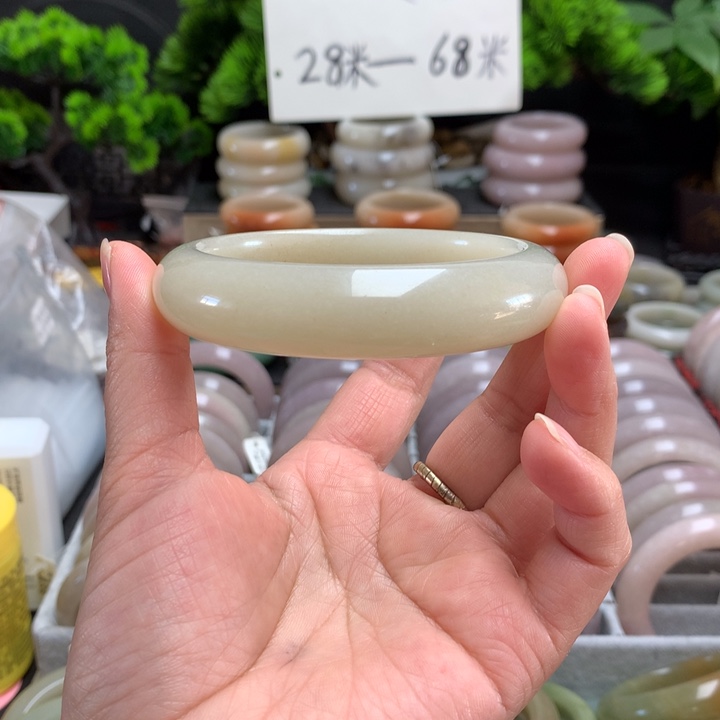 石英质玉（佘太翠）未镶嵌手镯64.5