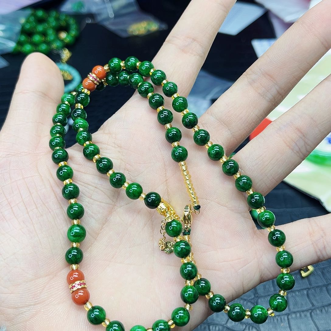 翡翠手镯未镶嵌多样性