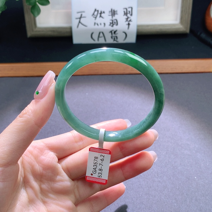 翡翠手镯未镶嵌天然翡翠手镯