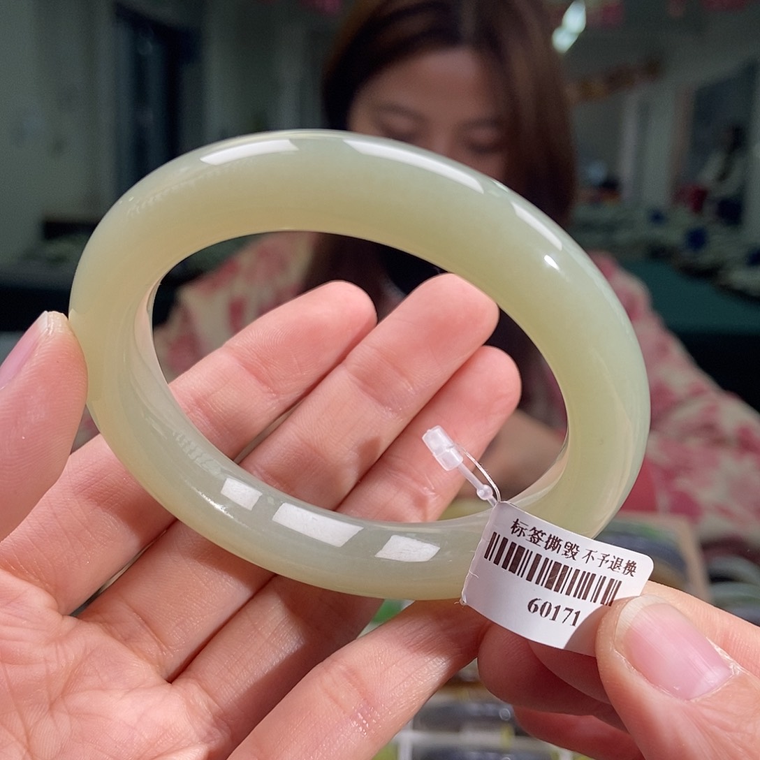 和田玉手镯未镶嵌56.9