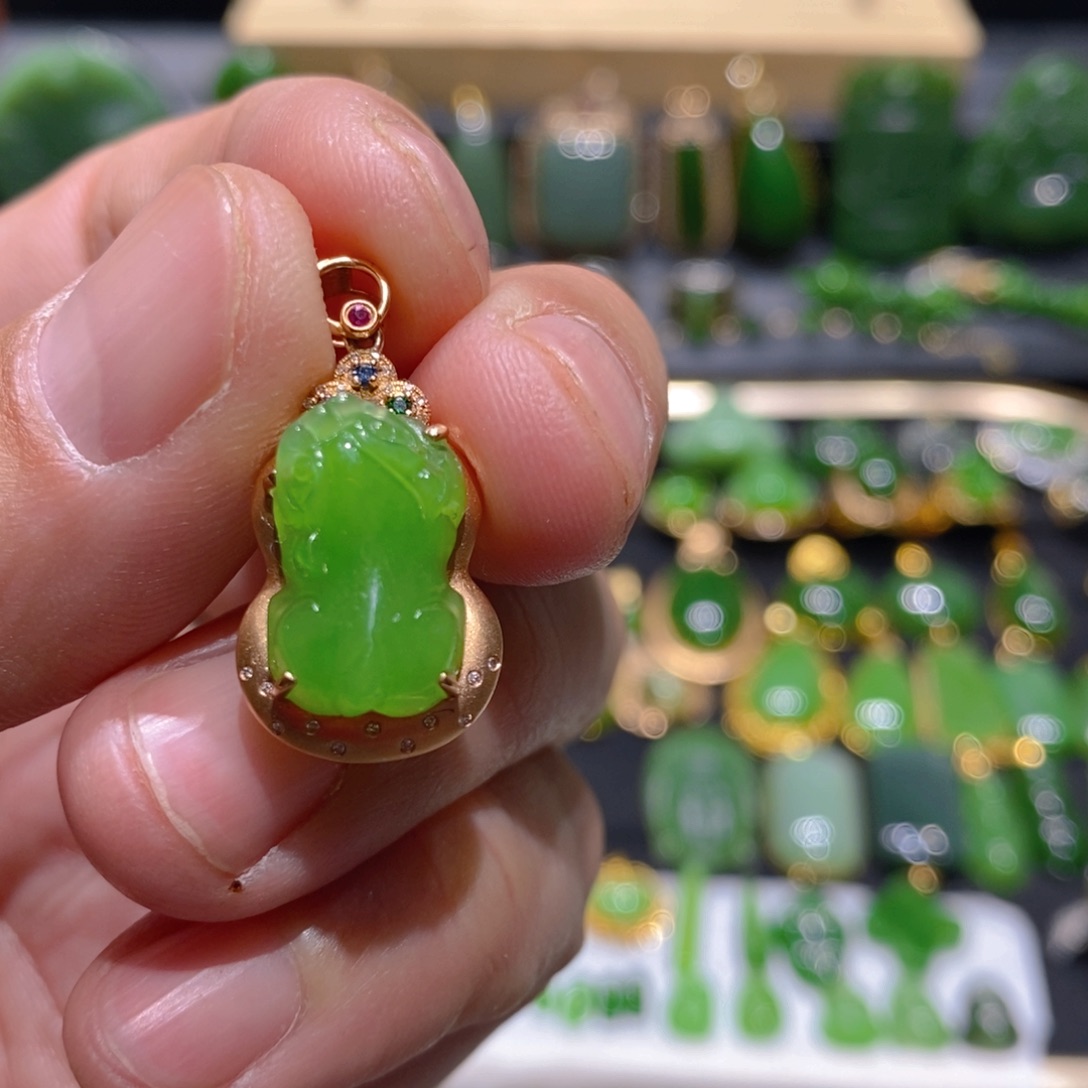 和田玉（碧玉）颈饰18K金镶嵌古*生