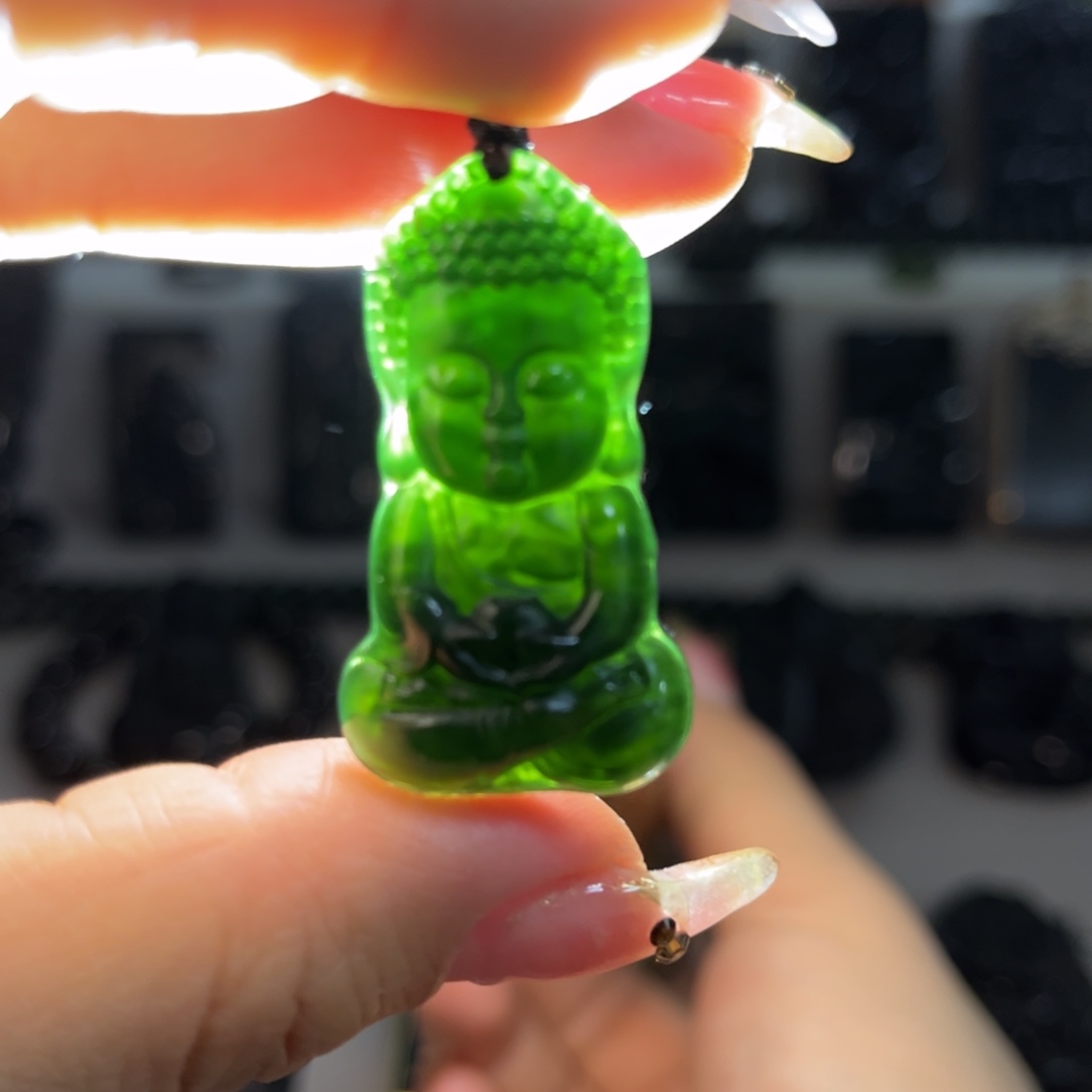 蛇纹石玉颈饰合金