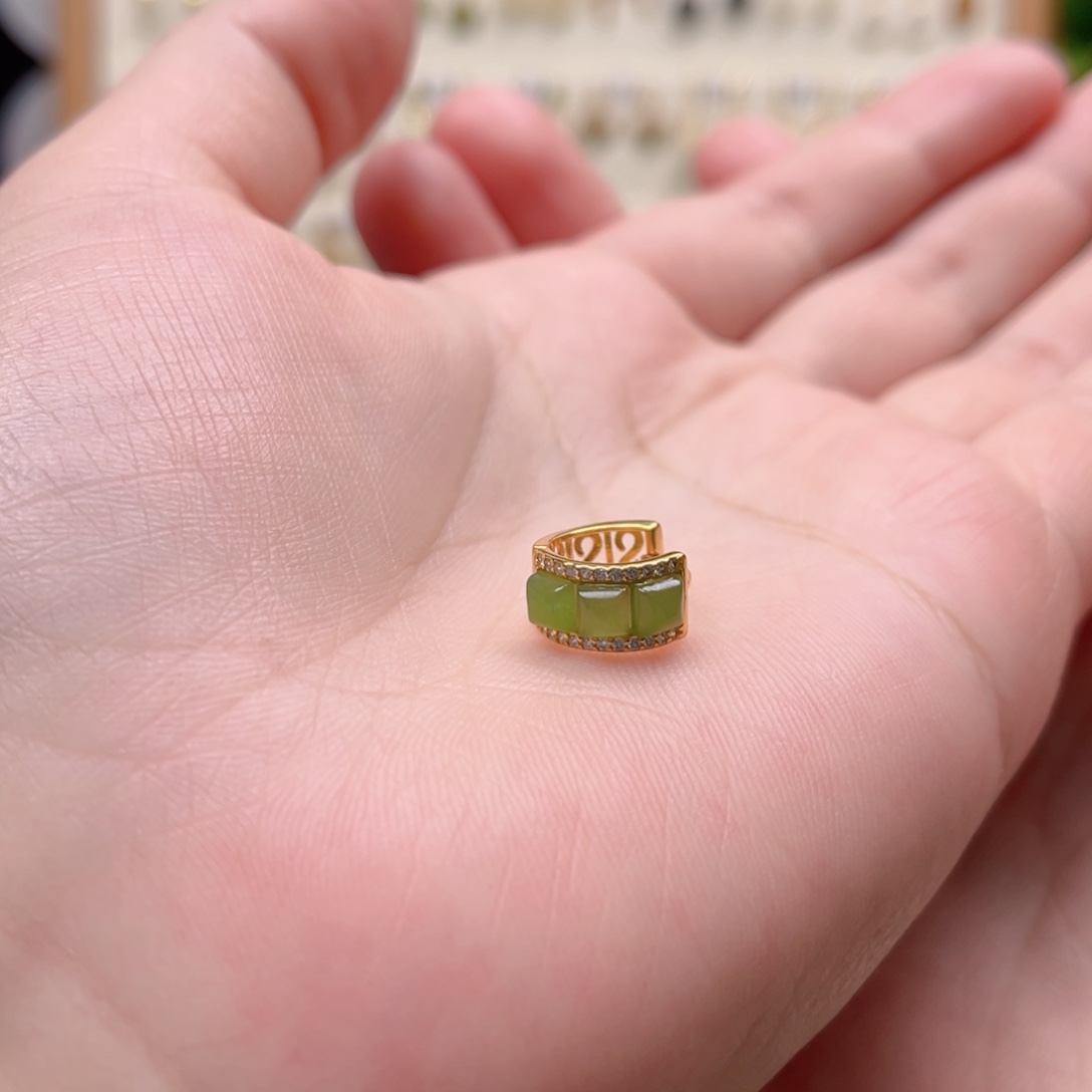 小****和田玉银S925镶嵌耳饰