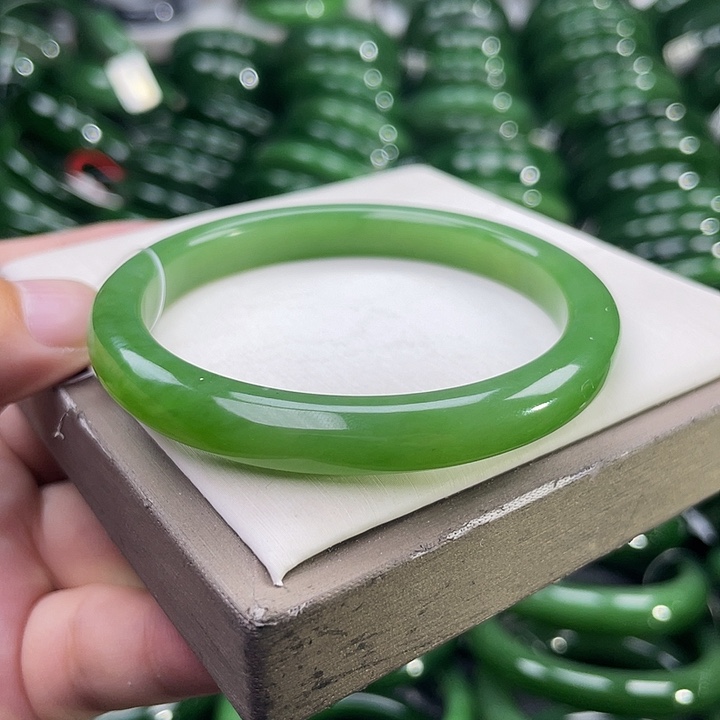 未镶嵌手镯和田玉（碧玉）