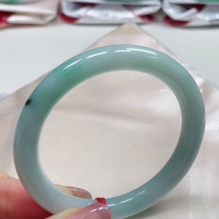 翡翠手镯（圆镯）未镶嵌