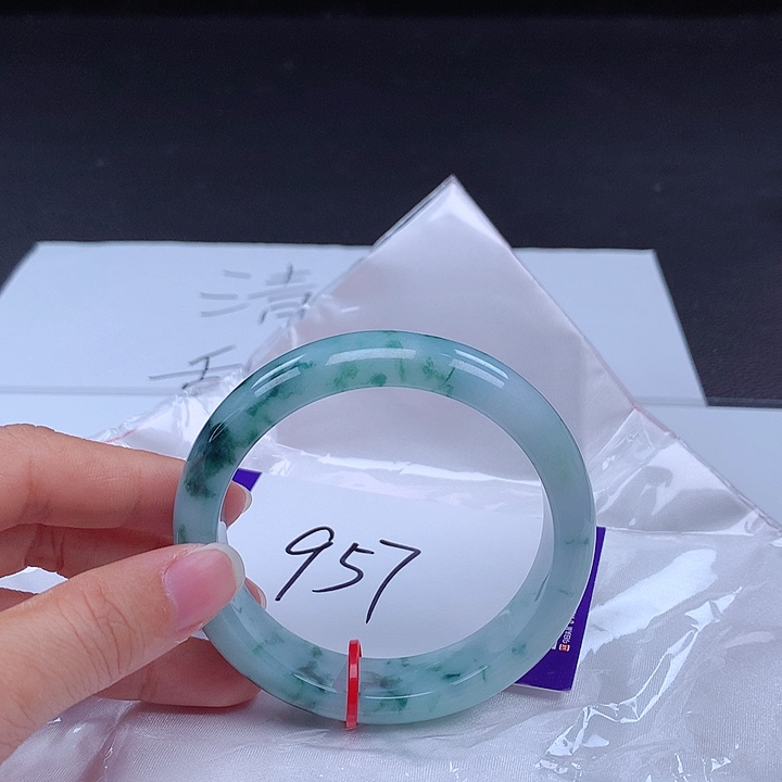 翡翠手镯未镶嵌手镯001711