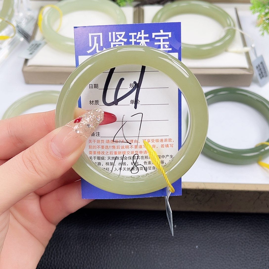 和田玉手镯未镶嵌