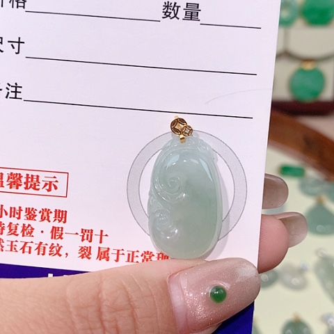 颈饰18K金镶嵌翡翠如意