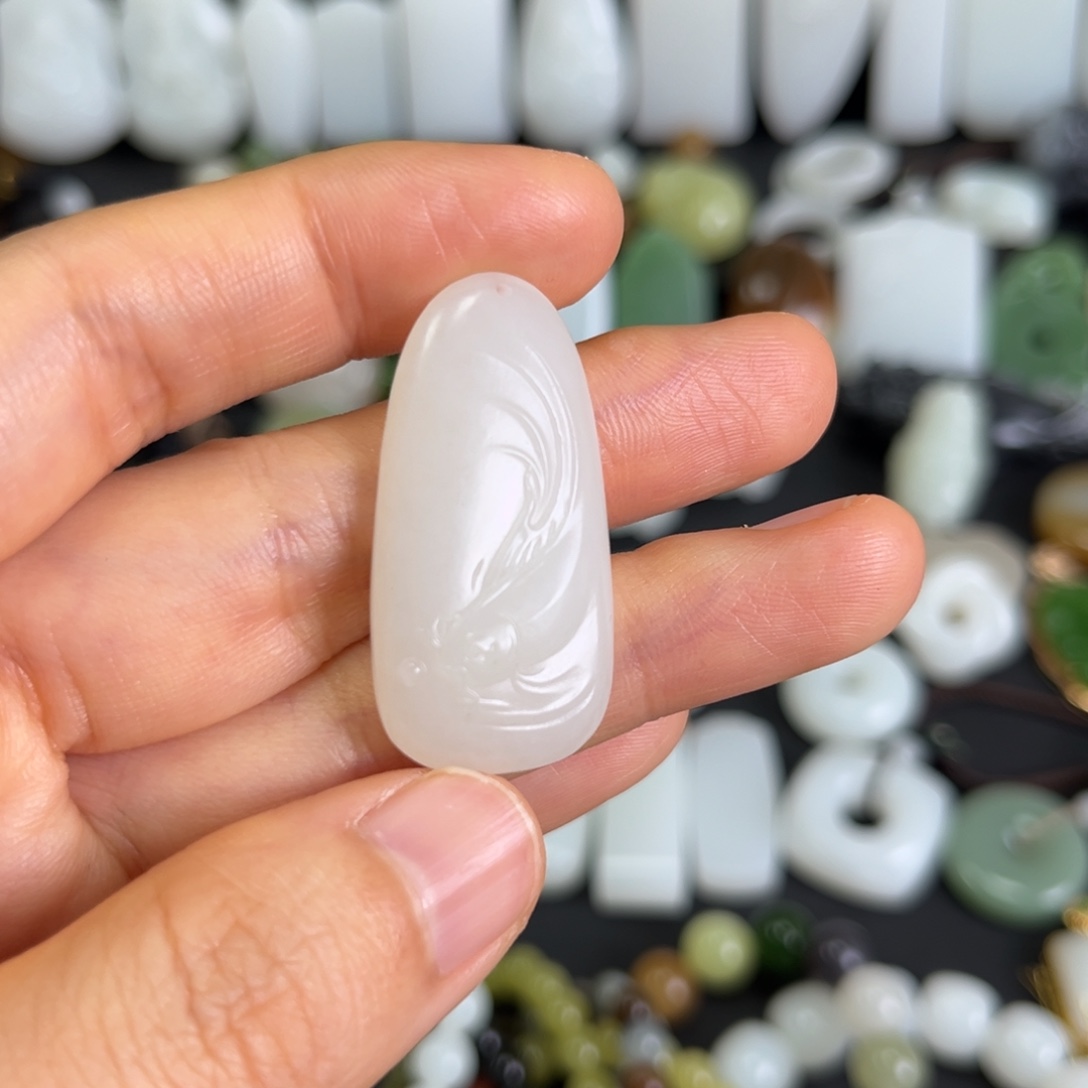 和田玉未镶嵌吊坠(赠链)