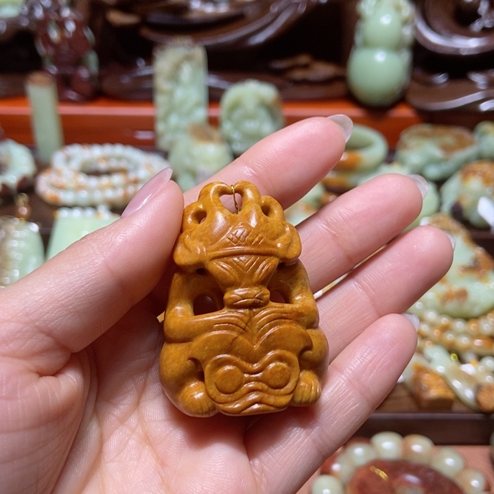 岫岩河磨玉（透闪石质玉）挂件未镶嵌阿*