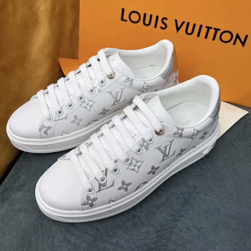 未使用 LouisVuitton/路易威登 25910901白色银色浮雕印花板鞋