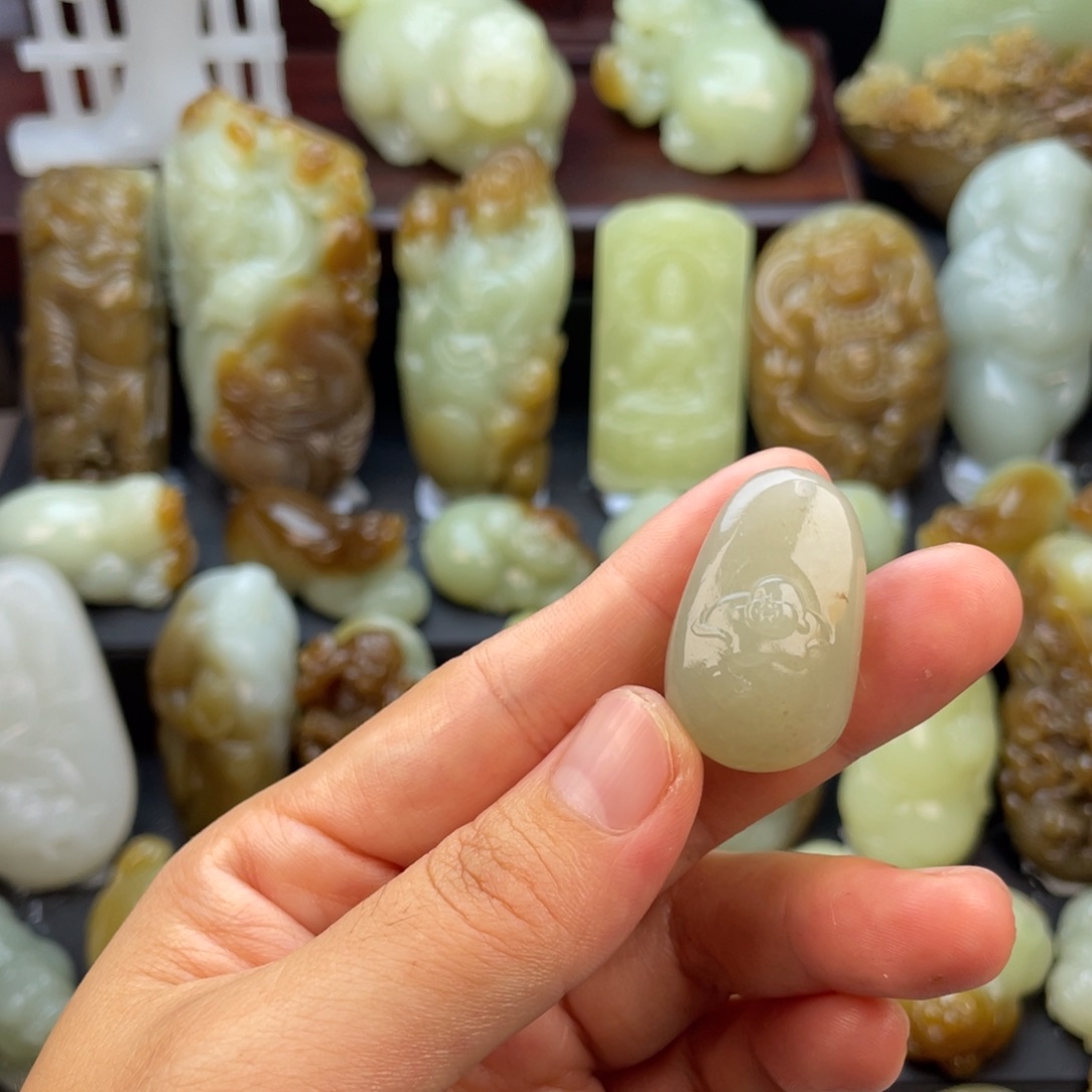 颈饰未镶嵌和田玉