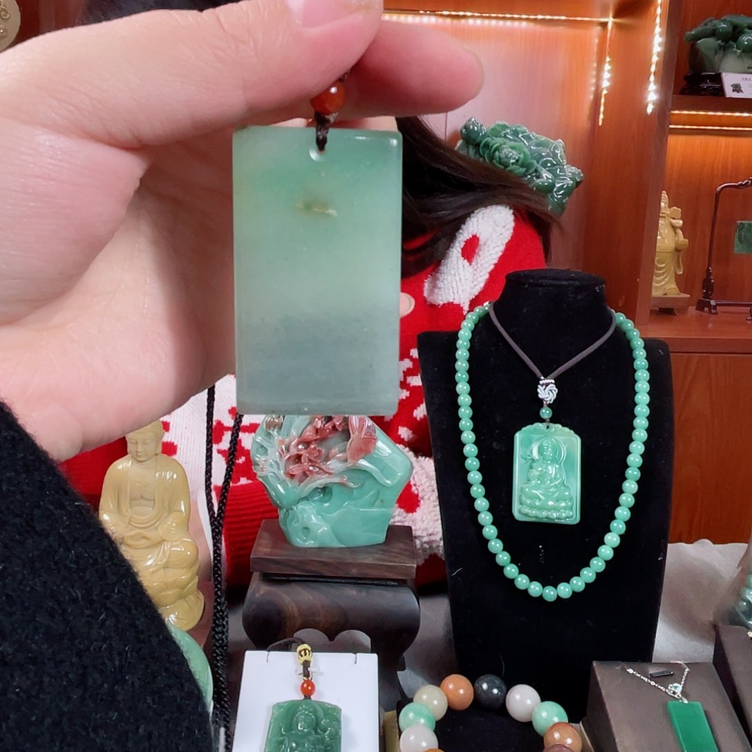 密玉（石英质玉）颈饰未镶嵌