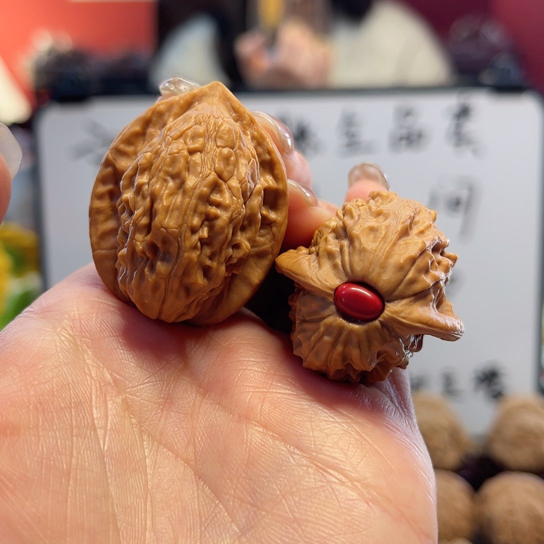 【闪购商品】文玩核桃把件31大红袍南红镶嵌