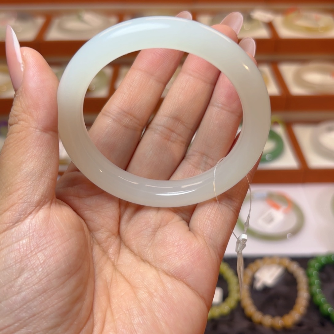 和田玉未镶嵌手镯冰白手镯