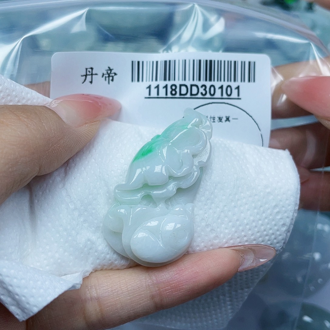 吊坠(不含链)未镶嵌翡翠