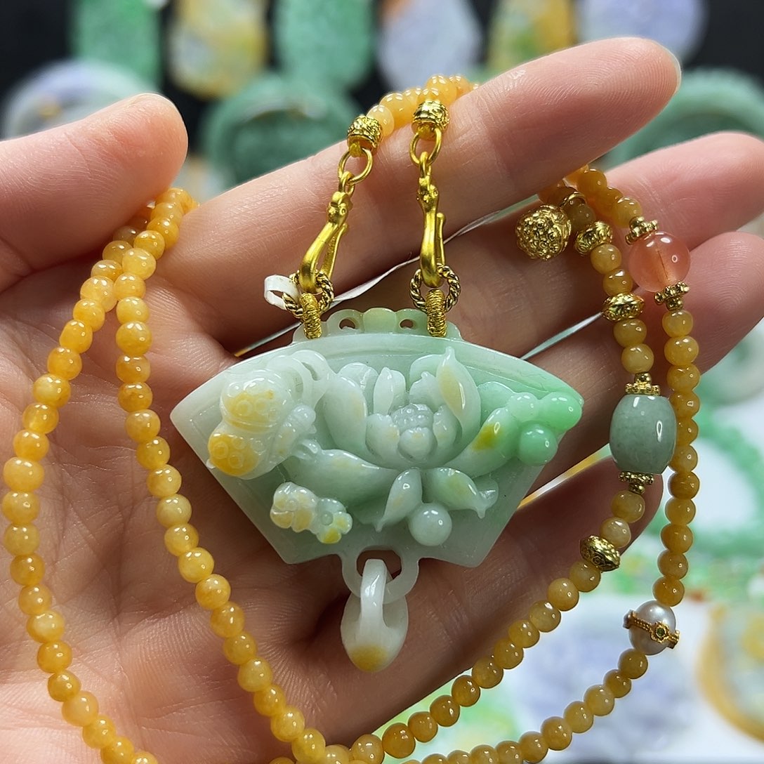 翡翠未镶嵌颈饰吊坠