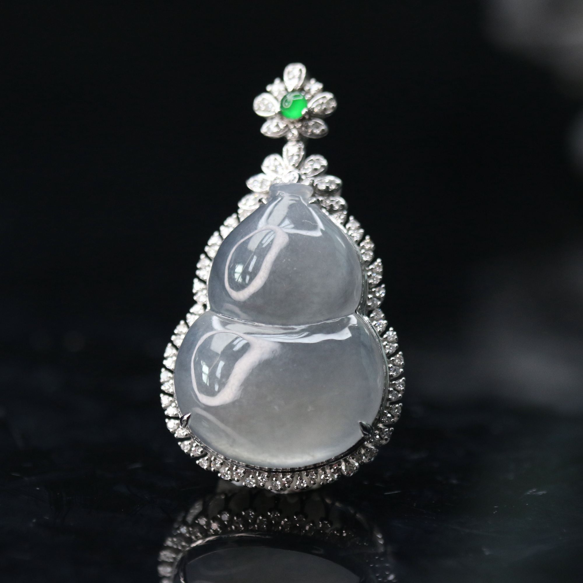 29天然缅甸翡翠A货18k葫芦吊坠/301101/上海嘉禾拍卖