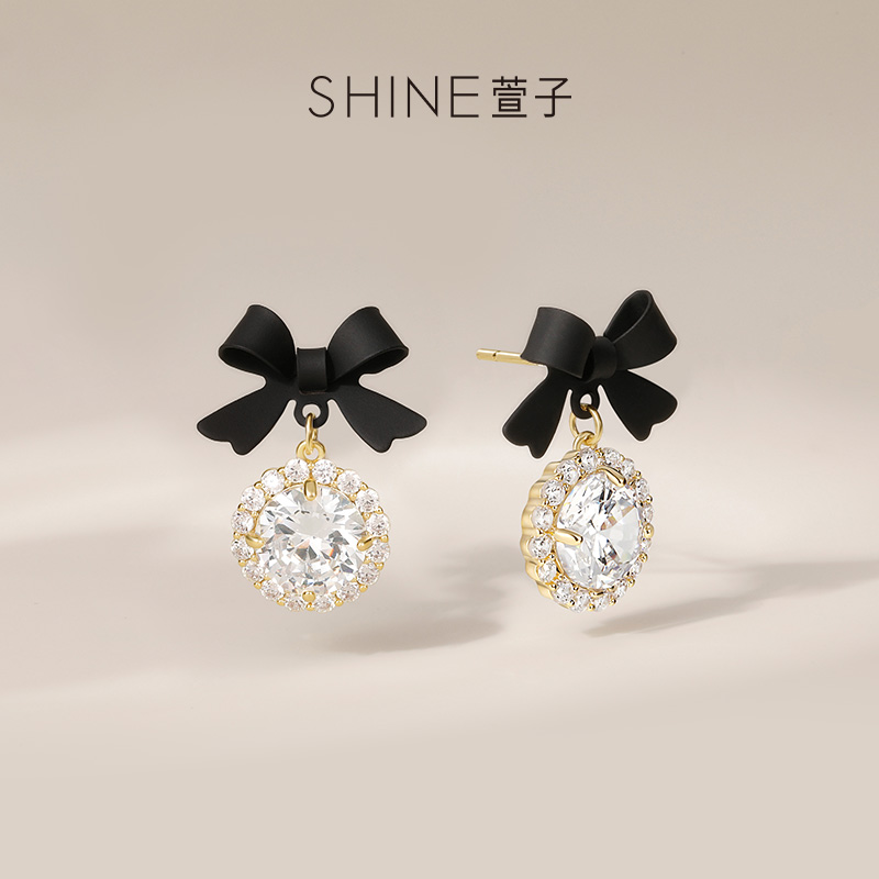 萱子 铜合金合成锆石耳饰 黑色气质俏皮蝴蝶结镶嵌轻奢耳饰耳钉