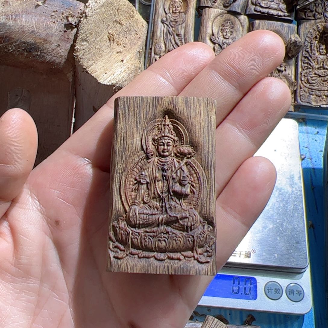 沉香吊坠白棋大势至12.6克