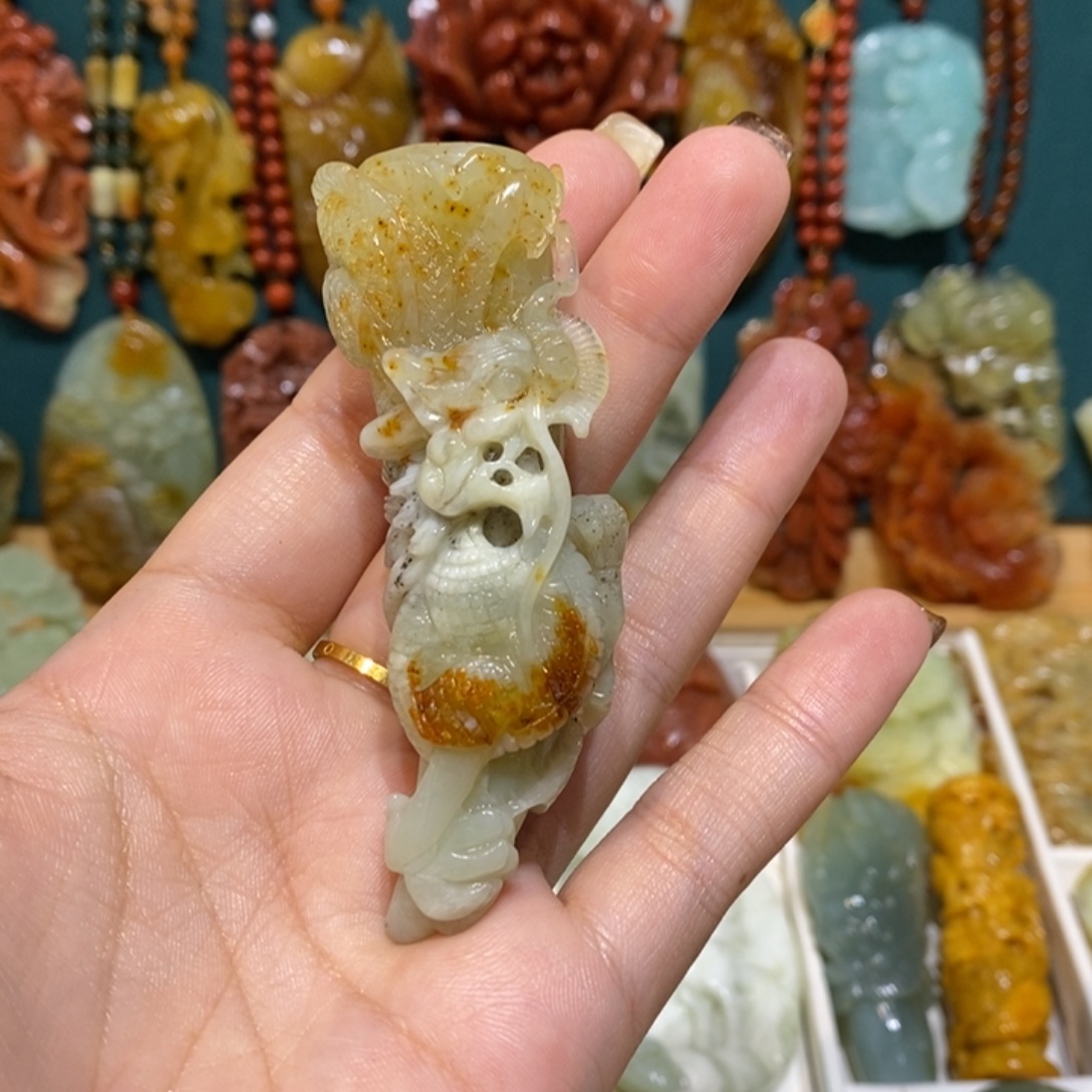 蛇纹石玉未镶嵌颈饰