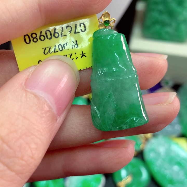 吊坠(不含链)18K金镶嵌翡翠