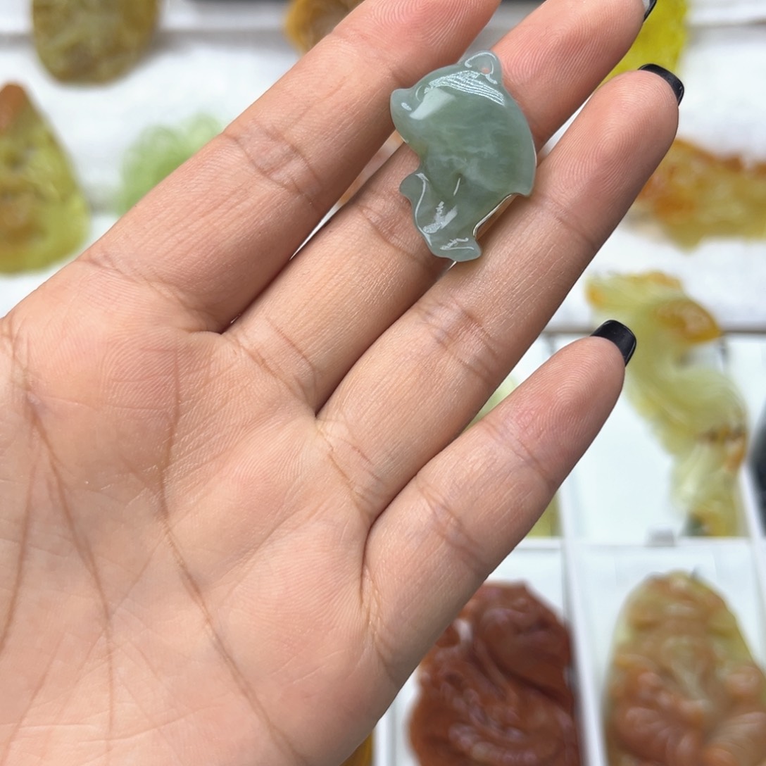 蛇纹石玉颈饰未镶嵌