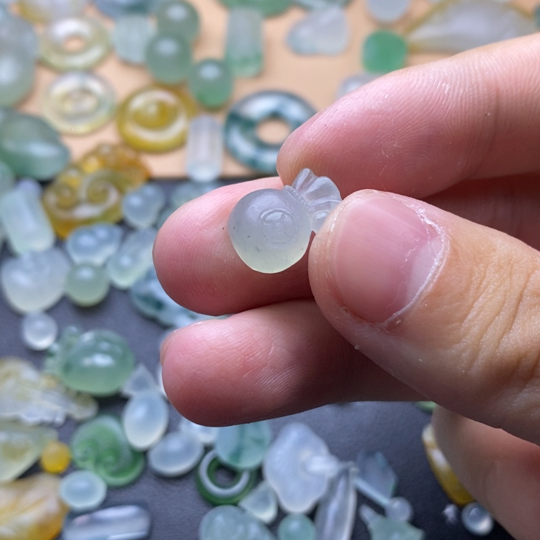 定制翡翠未镶嵌挂件