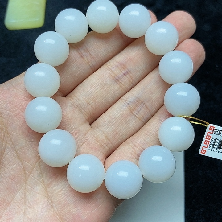 和田玉颈饰未镶嵌谨**行