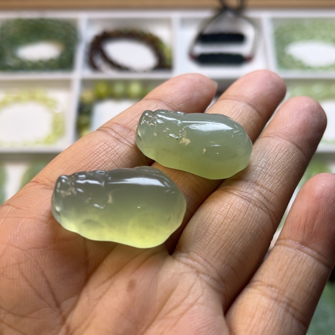 蛇纹石玉未镶嵌颈饰