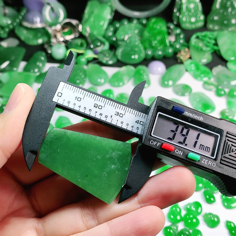 【闪购商品】翡翠颈饰未镶嵌随**飞翡翠39*27.9*3.0