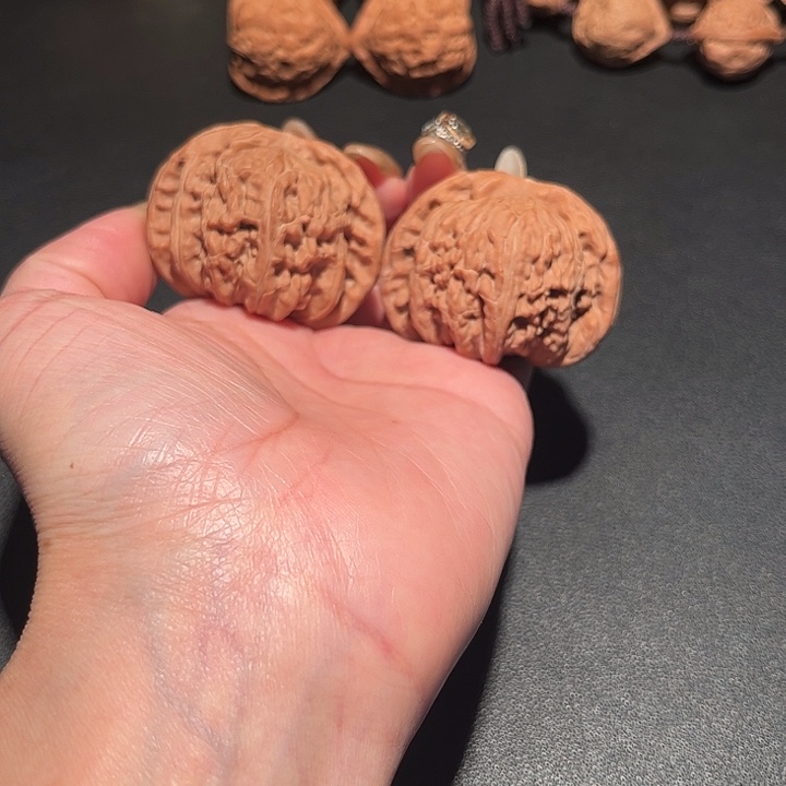 吊坠文玩核桃闷白