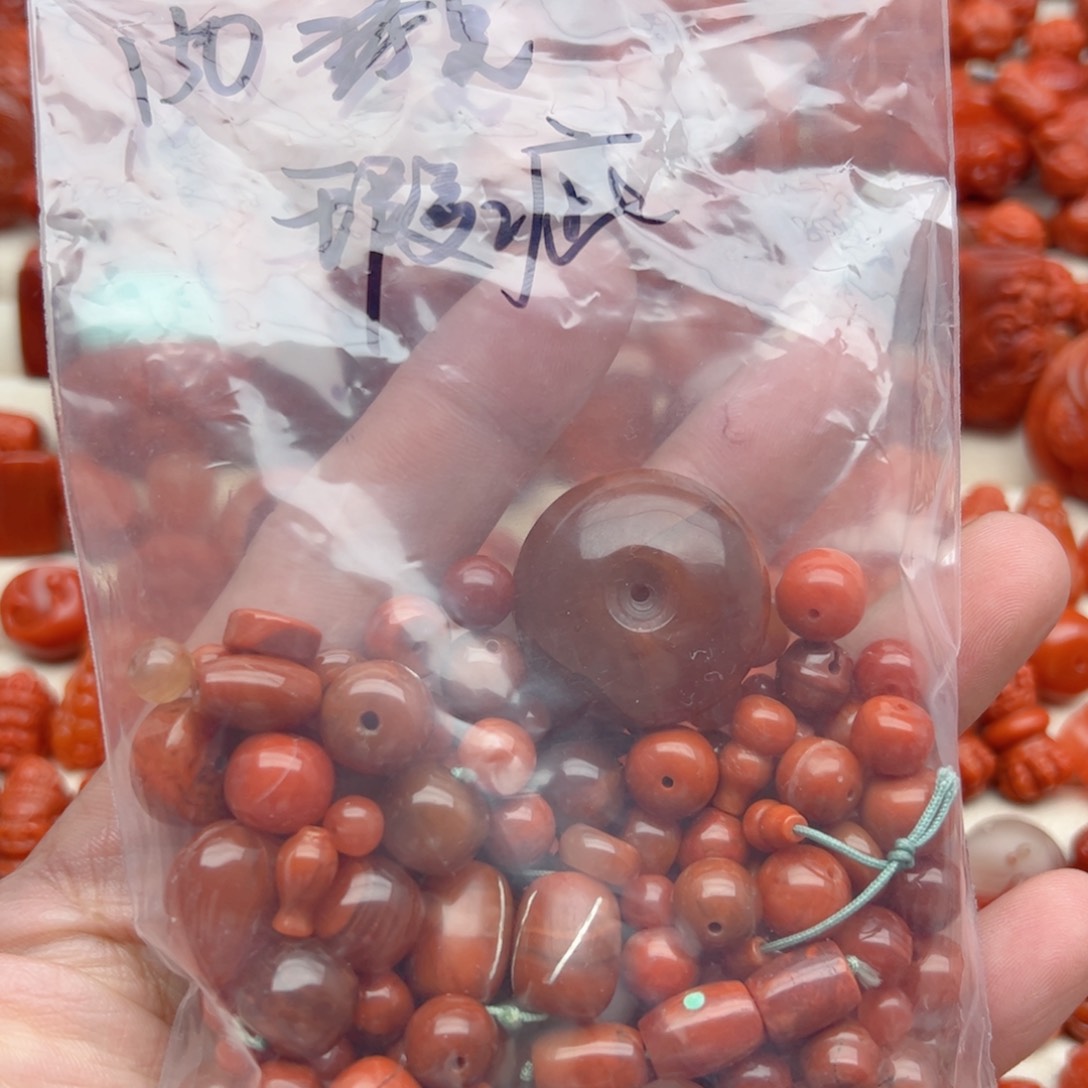 南红玛瑙配饰未镶嵌