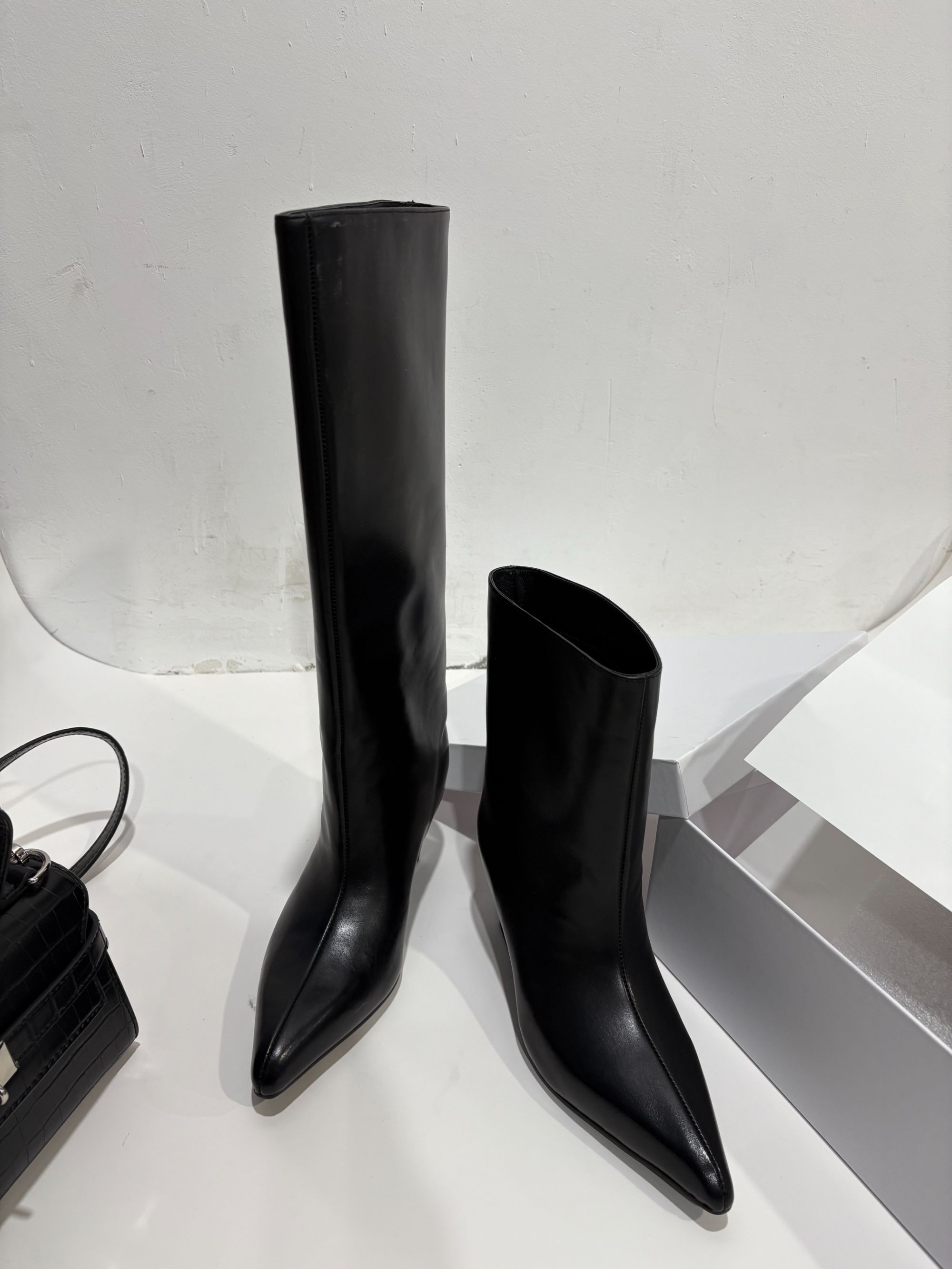 【柒柒】34-40码/跟高6cm/新款尖头粗跟长筒靴女秋冬不累脚时装靴