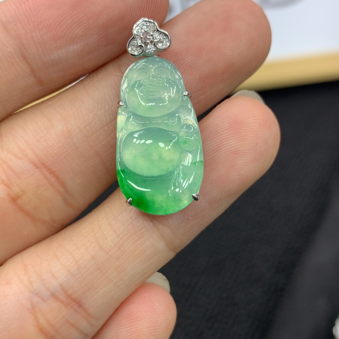 颈饰18K金镶嵌翡翠佛公