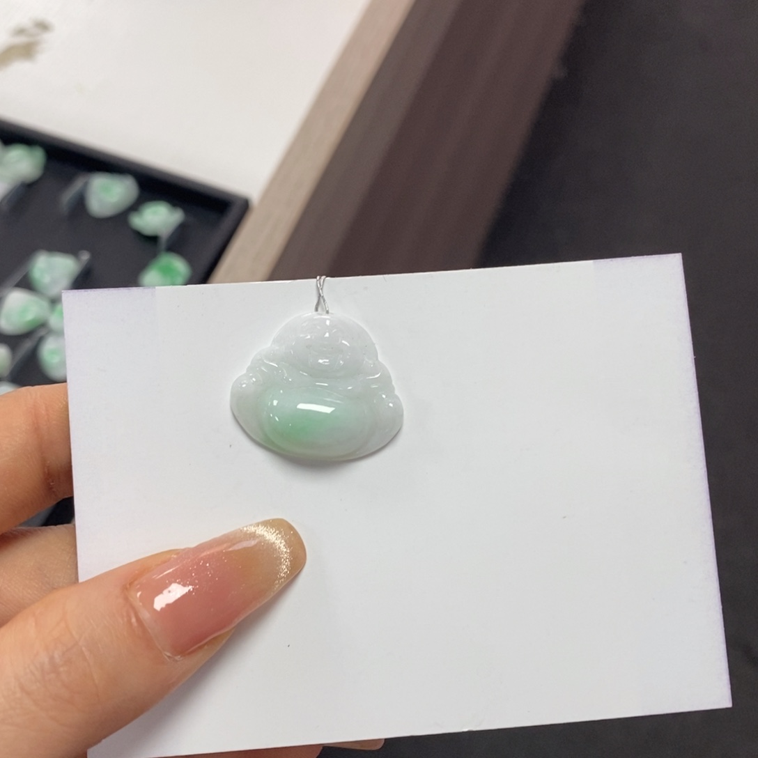 翡翠颈饰未镶嵌佛公