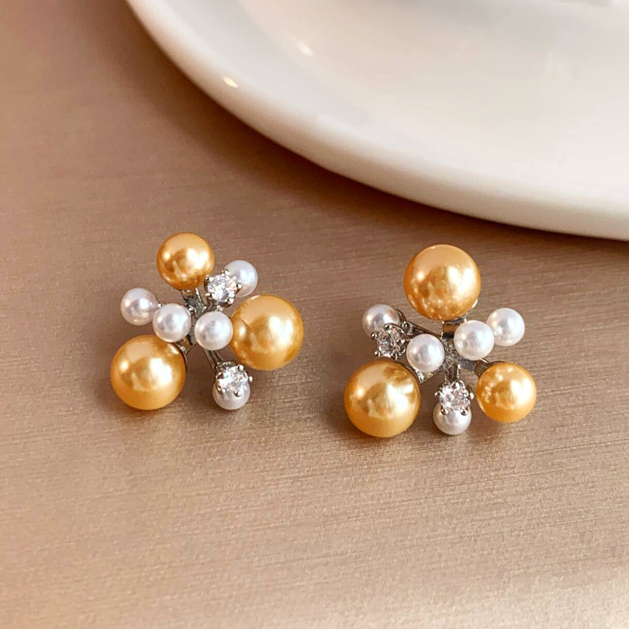 925银仿珍珠耳饰 法式时尚简约小众精致珠珠耳环百搭通勤不规则设