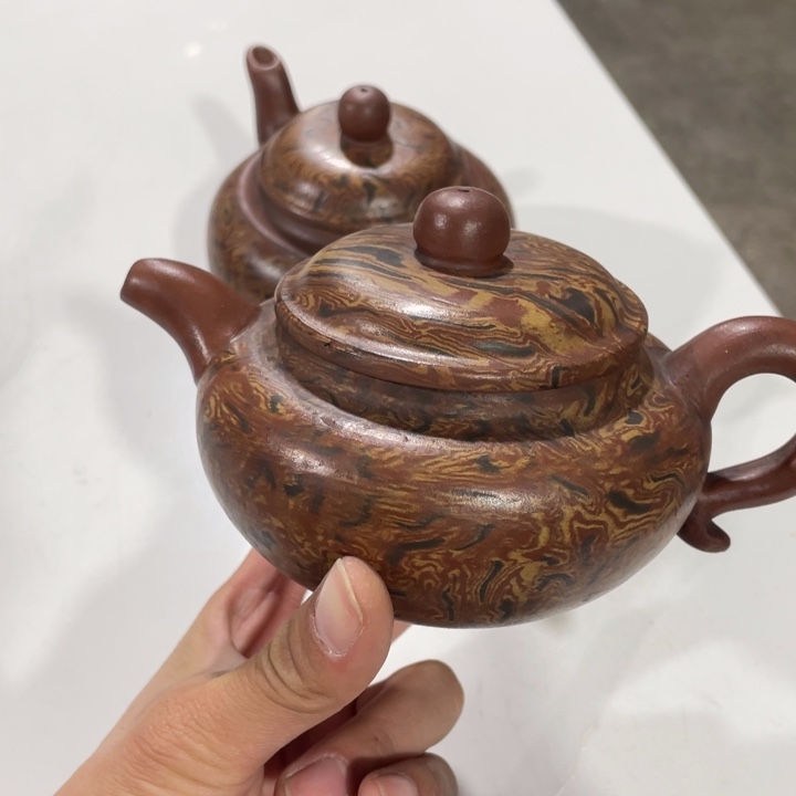 紫砂茶壶老厂紫砂壶一件。