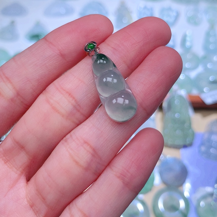 翡翠颈饰18K金镶嵌豆子