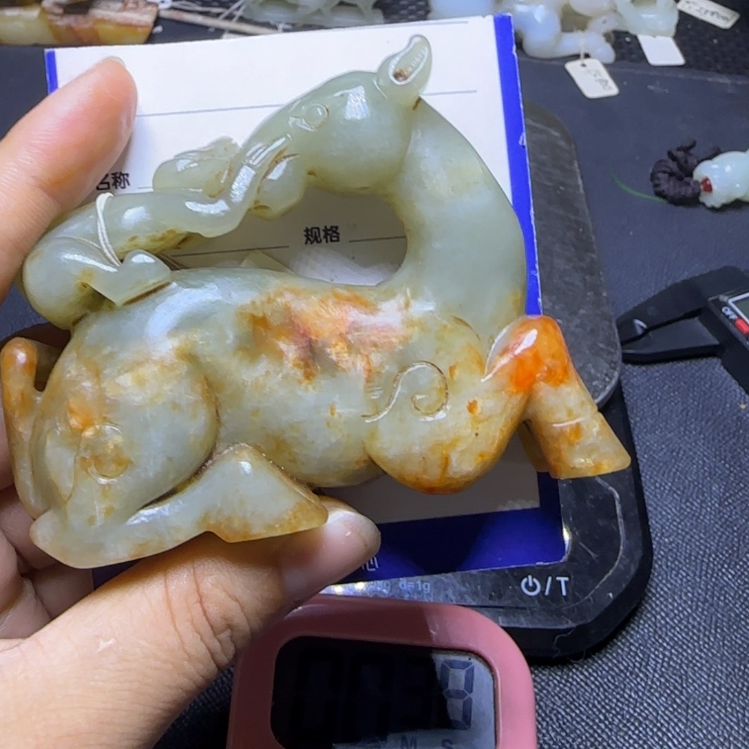 黎***青和田玉未镶嵌把件