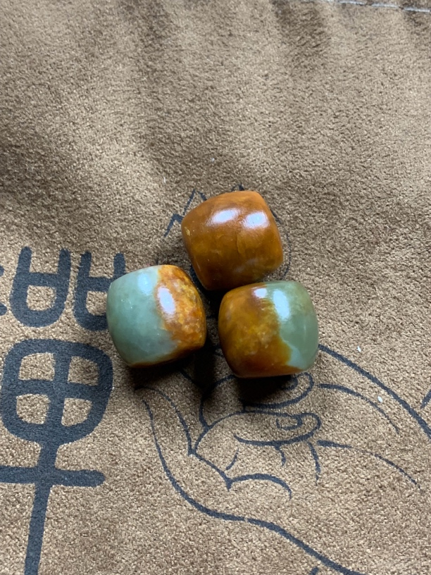 河磨玉，规格14的直切珠子