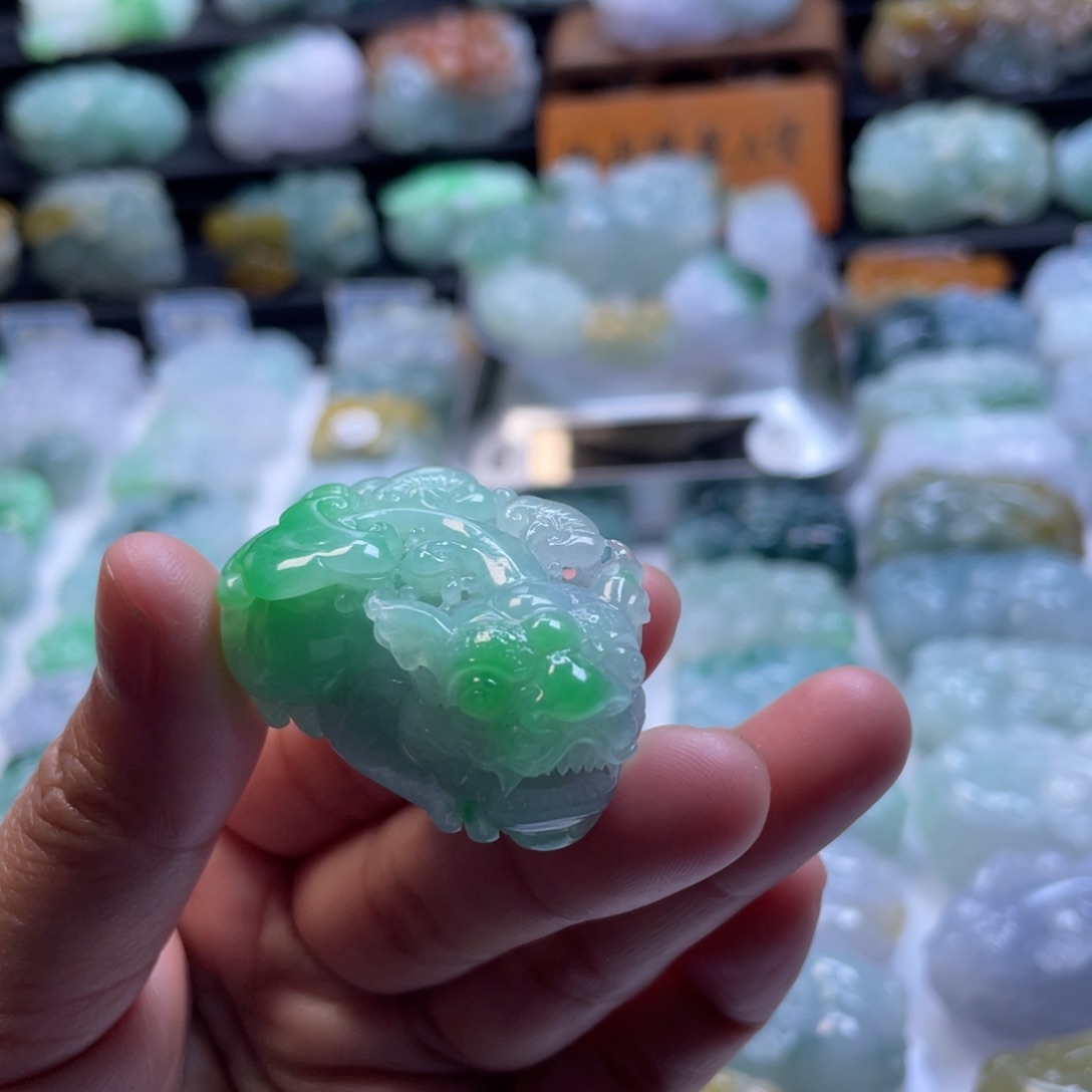 翡翠颈饰未镶嵌貔貅