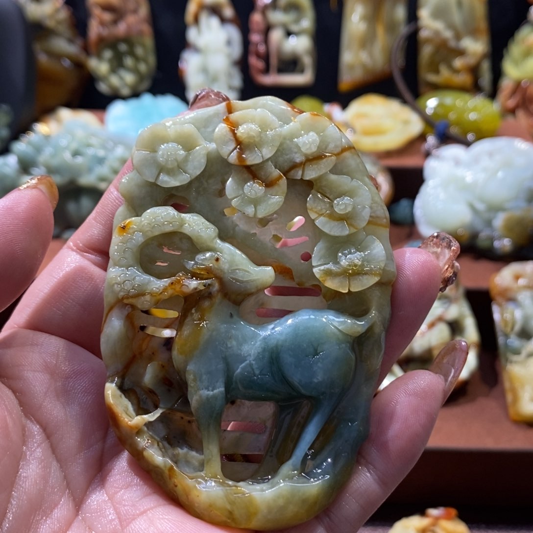 蛇纹石玉颈饰未镶嵌