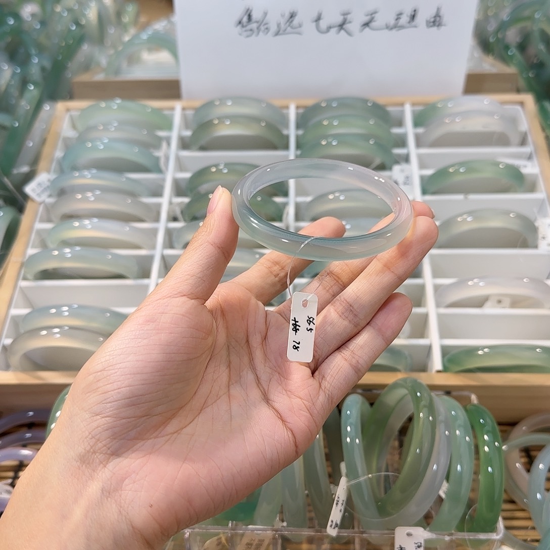 玛瑙/玉髓未镶嵌手镯圈口56.5
