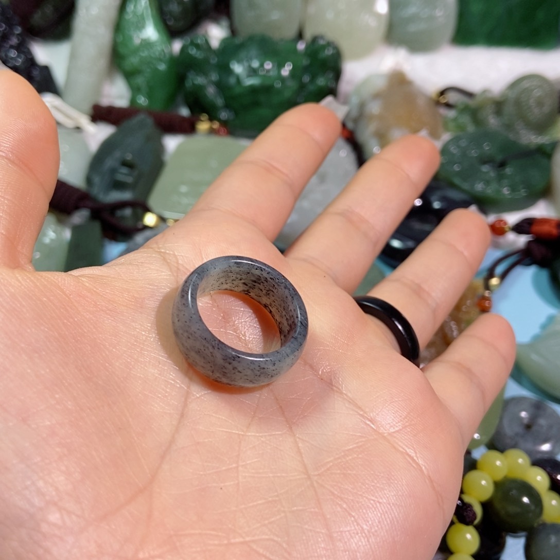 和田玉珠宝半成品未镶嵌滋*章