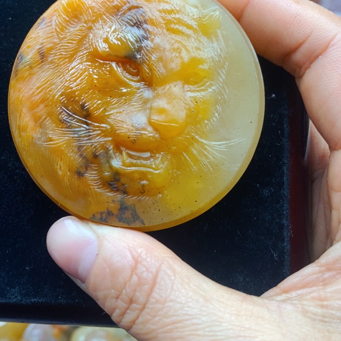 石英质玉（黄龙玉）未镶嵌颈饰