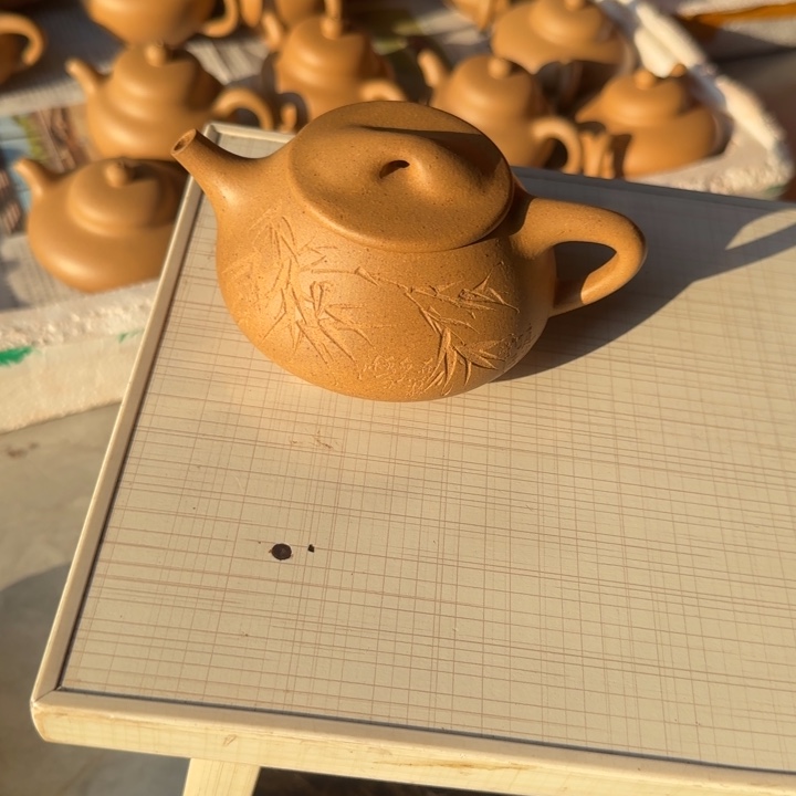 紫砂茶壶M***o黄金满瓢刻竹