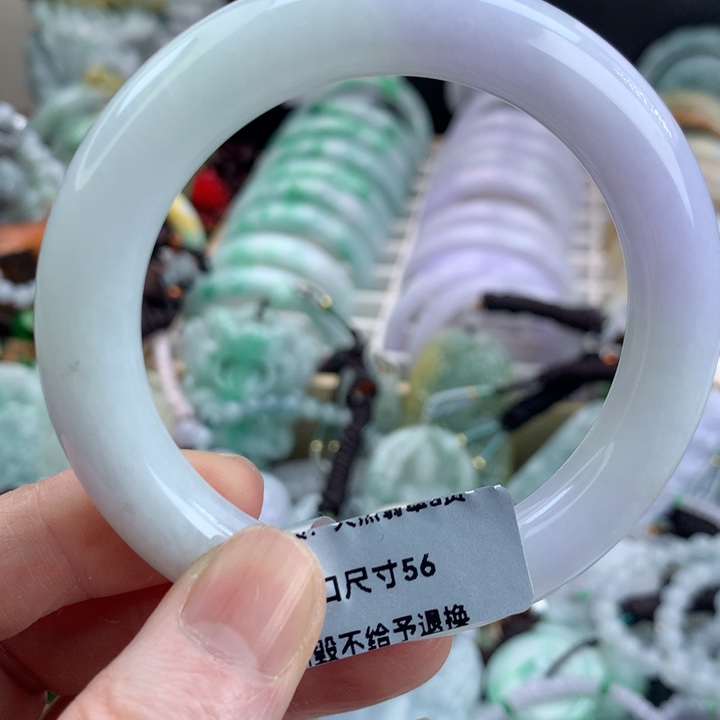 翡翠手镯未镶嵌吊坠